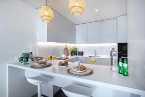 Horizon 407 - 2-Bedroom, Ocean View, Pool, garage