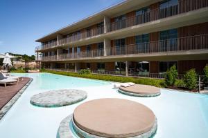 Horizon 407 - 2-Bedroom, Ocean View, Pool, garage
