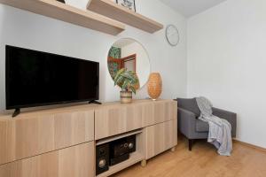 Practical Apartment in a Quiet Neighbourhood in Gdynia by Noclegi Renters