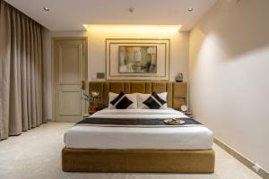 Revking--Hotel The Emporio Elite Near Shaheed Sthal Metro Station 3-star Hotel l Bagh Bhathyari, Ghaziabad