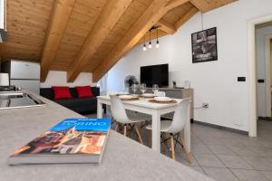Thiago Home-Elegant Mansarda Santa Giulia Square