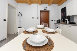 Thiago Home-Elegant Mansarda Santa Giulia Square
