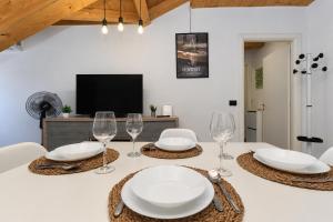 Thiago Home-Elegant Mansarda Santa Giulia Square