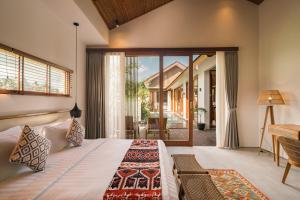 DIPU-Suites Elegant 2BR Architectural Villa Modern Luxury