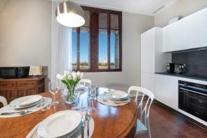 Ca delle Contesse Luxury waterfront apartment