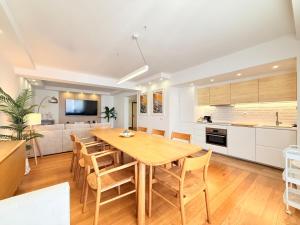 Home Out Luxury Marina Apartment - 2 Bedrooms Sea View
