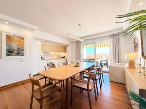 Home Out Luxury Marina Apartment - 2 Bedrooms Sea View
