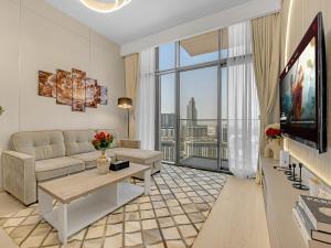 Stylish 1BR in Azizi BeachFront with Beach, Pool, Gym