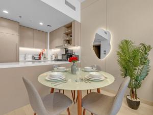 Stylish 1BR in Azizi BeachFront with Beach, Pool, Gym
