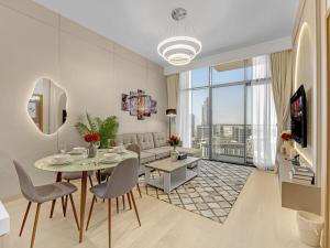 Stylish 1BR in Azizi BeachFront with Beach, Pool, Gym