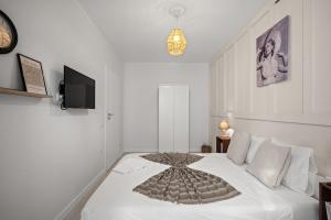 FLH - Little Paris 2BR Apartment with AC