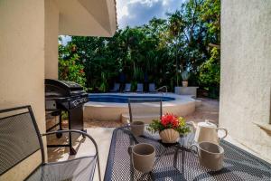 Private Hacienda with Pool, Beach, Marina, Golf