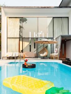 C2 Cosmic Central Pool Villa for 10, Daily Maid, Billiards, Near Nimman