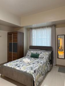 Hannahs Place Studio Unit at One Lakeshore