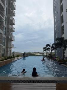 Hannahs Place Studio Unit at One Lakeshore