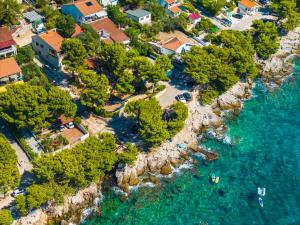 My Dalmatia - Beach Apartment Slanica with private parking