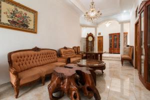 OYO 95178 Azifa Guest House