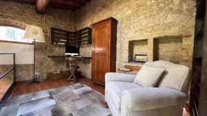 Spacious Villa with Private Pool & Garden near Chianti