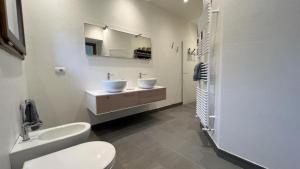 Spacious Villa with Private Pool & Garden near Chianti