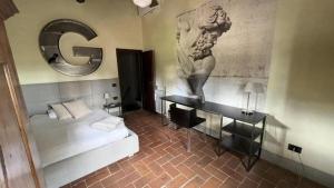 Spacious Villa with Private Pool & Garden near Chianti