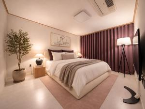 Luxury Family Penthouse with 4 Bedrooms, 2 Bathrooms and Private Gym