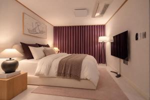 Luxury Family Penthouse with 4 Bedrooms, 2 Bathrooms and Private Gym
