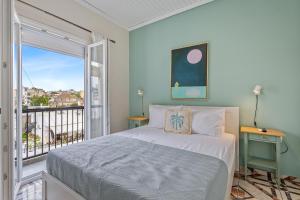 Old Bridge Waterfront View Apartment, Chalkida