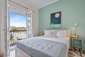 Old Bridge Waterfront View Apartment, Chalkida
