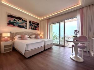 Riviera Resort Hotel