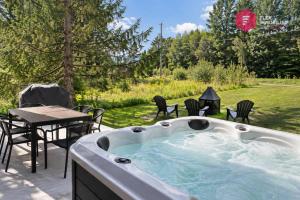 Tee Time - Chalet 2 unités, Salle de jeux, Golf, Piscines, 10 pers - Resort près de Québec