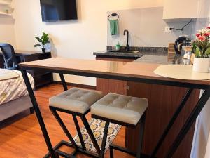 Luxury Apartment - City Views, Gym, Work & Mall