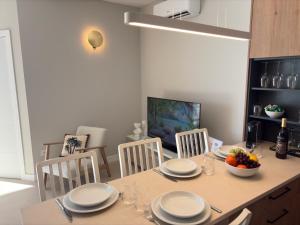 Ocean Sounds, La Roca, 2 bdr, pool, lift beach