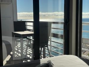 Ocean Sounds, La Roca, 2 bdr, pool, lift beach