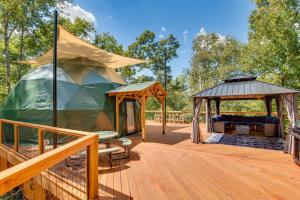 Hot Tub & 2 Fire Pits! Secluded Lyles Getaway