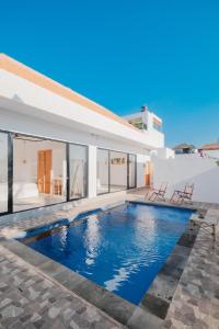 Artsya Villa - New &Modern 2BR Tropical Canggu Private Pool Villa