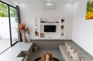 Artsya Villa - New &Modern 2BR Tropical Canggu Private Pool Villa