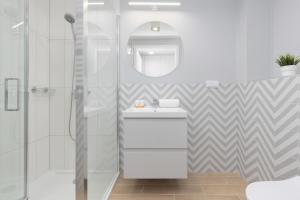 Modern Studio with Parking Close to Metro in Warsaw by Noclegi Renters