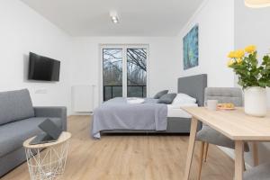Modern Studio with Parking Close to Metro in Warsaw by Noclegi Renters