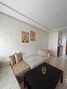 Beach Apartment with Pools, Gym & Parking - Beachland Residence