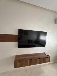 Beach Apartment with Pools, Gym & Parking - Beachland Residence