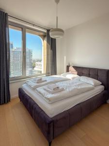 SkyPark 26th Floor Epic Views AC & Parking