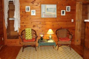 Deluxe Double Room room in Henson Cove Place Bed and Breakfast w/Cabin