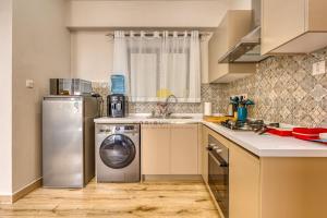 Top Floor 7 Star 1BR w Views and Rooftop Pool in Westlands