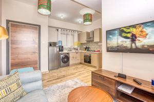 Top Floor 7 Star 1BR w Views and Rooftop Pool in Westlands