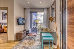 Top Floor 7 Star 1BR w Views and Rooftop Pool in Westlands