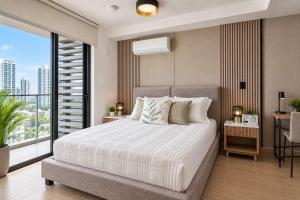 Spacious 2BR with 2 Baths Balcony & City Views