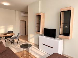 ATEA Poolside Apartments & Steps from the Beach