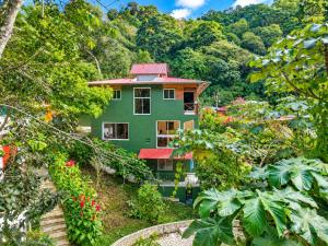 Casa Verde con Vistas a la Montaña al lado del Río, BBQ en villaclarard Los Cacaos