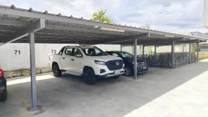 Impeccable apartment parking and extras
