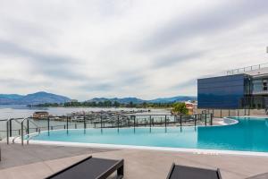 Lakeview Luxury